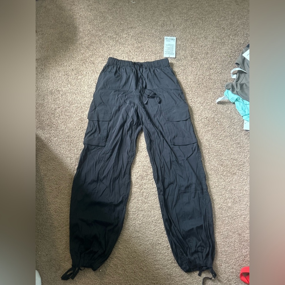 Lululemon Athletica Adjustable MR Cargo Pants in Black